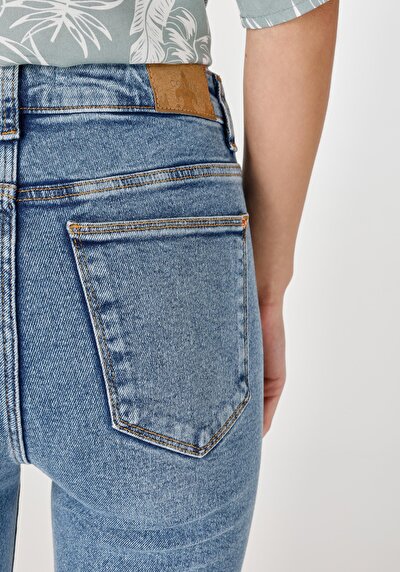 اعرض التفاصيل لـ أزرق للنساء بناطيل