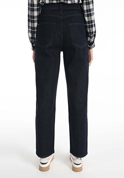 صورة من مستقيم الساق الجينز النسائي