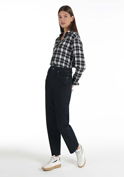 صورة من مستقيم الساق الجينز النسائي