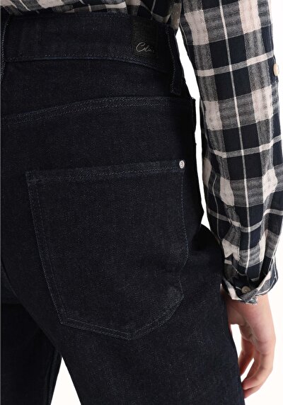 اعرض التفاصيل لـ   مستقيم الساق الجينز النسائي