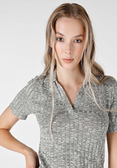 اعرض التفاصيل لـ رمادي للنساء تي شيرت بأكمام قصيرة