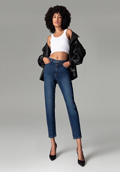 صورة من أزرق للنساء بناطيل