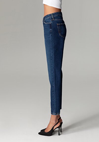 صورة من أزرق للنساء بناطيل