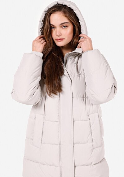 صورة من عادي مقنع مقنع مبطن معطف نسائي بيج مقاوم للماء