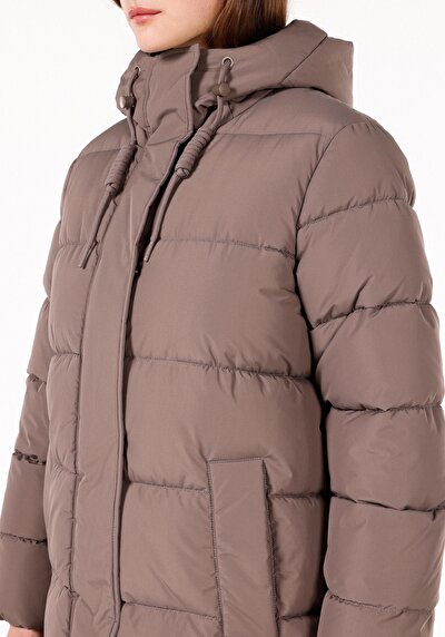 صورة من معطف نسائي مقاوم للماء مقنع مقنع مقنع عادي