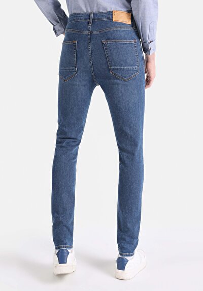 صورة من ضيق الخصر العالي ساق ضيقة الجينز الداكن للرجال