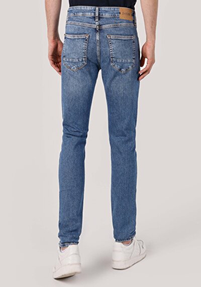 صورة من أزرق للرجال بناطيل