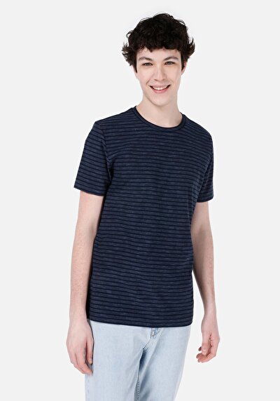 صورة من   رقبة مستديرة مخطط رجالي أزرق كحلي كم قصير تي شيرت