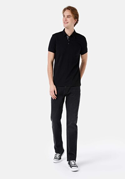 صورة من بنطلون جينز أسود رجالي بقصة مستقيمة