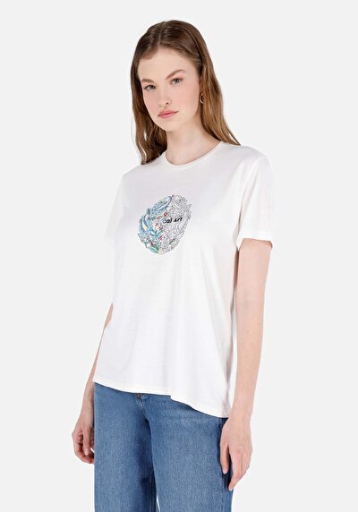 صورة من   رقبة مستديرة مطبوعة نسائية أبيض قصيرة أكمام تي شيرت