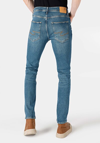 صورة من مستقيم خصر منخفض ساق مستقيمة جينز أخضر للرجال