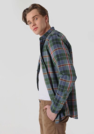 صورة من كاكي للرجال قميص  كم طويل