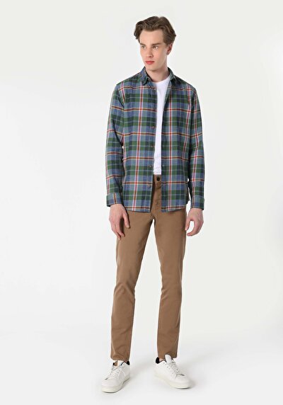 صورة من كاكي للرجال قميص كم طويل