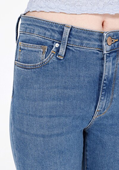 اعرض التفاصيل لـ Skinny Fit جينز نيلي نسائي