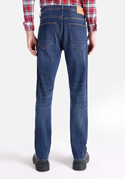 صورة من دينيم للرجال بناطيل