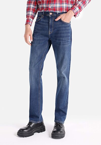 صورة من دينيم للرجال بناطيل