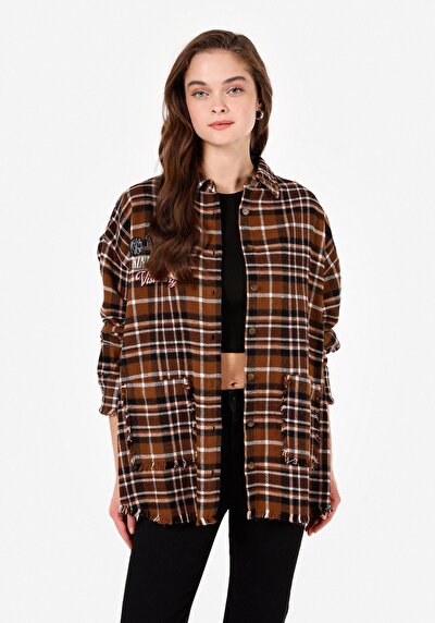 صورة من قميص بقصة مريحة رقبة نسائي بيج كم طويل قميص