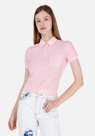 صورة من وردي للنساء تي شيرت بأكمام قصيرة