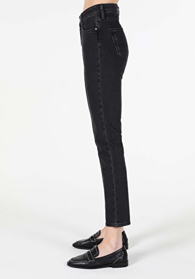 اعرض التفاصيل لـ نحيف  خصر متوسط ساق مستقيمة نسائي جينز أسود