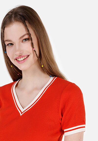 اعرض التفاصيل لـ أحمر للنساء تي شيرت بأكمام قصيرة