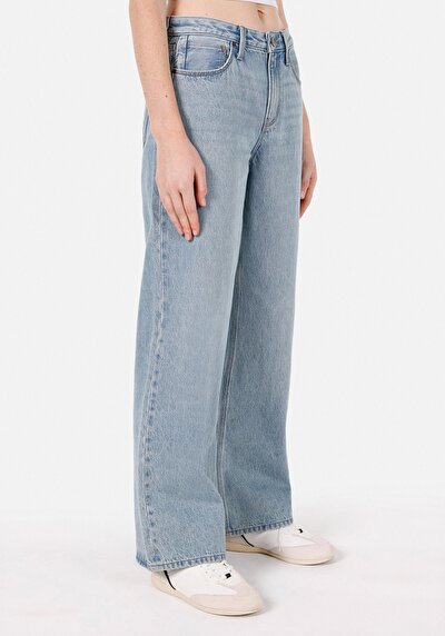 صورة من دينيم للنساء بناطيل