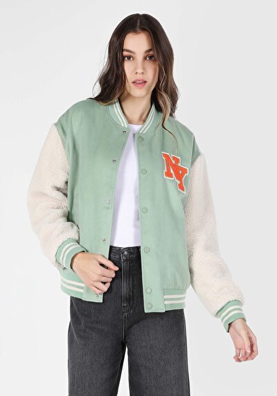 صورة من أخضر للنساء جاكيت