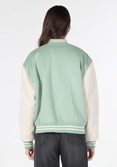 صورة من أخضر للنساء جاكيت