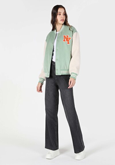 صورة من أخضر للنساء جاكيت