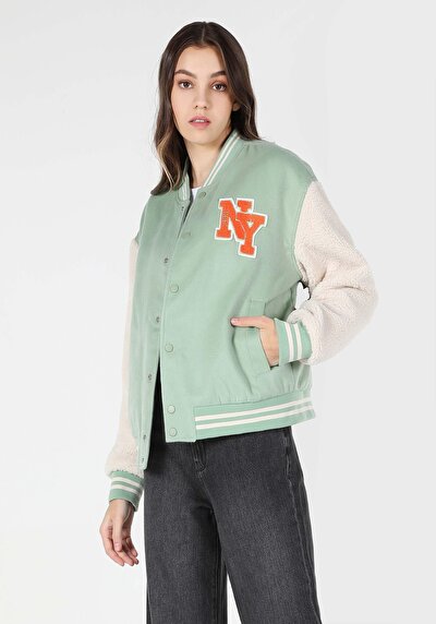 صورة من أخضر للنساء جاكيت