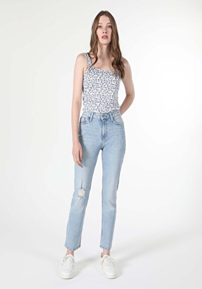 صورة من دينيم للنساء بناطيل