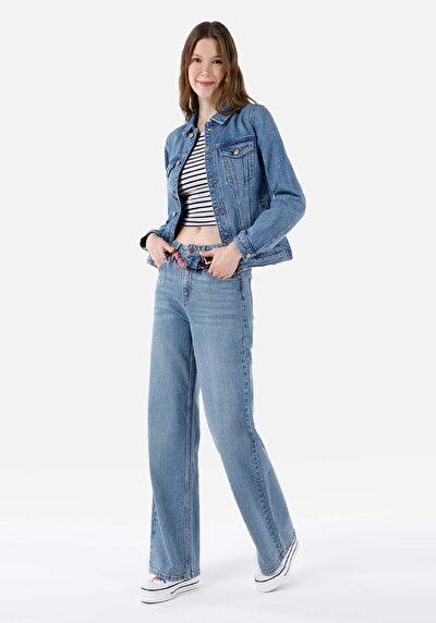 صورة من   خصر عالي ساق واسعة نسائي نيلي جينز