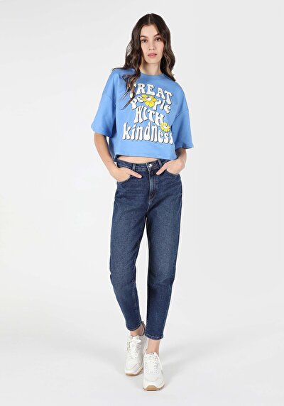 صورة من أزرق للنساء تي شيرت بأكمام قصيرة