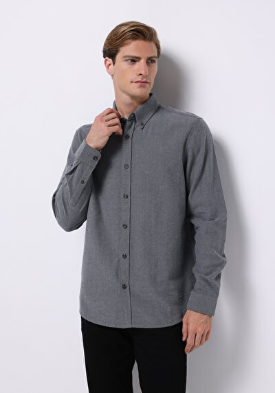 صورة من قميص عادي رقبة مستقيم رجالي رمادي كم طويل قميص