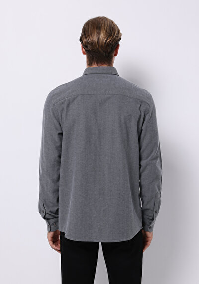 صورة من قميص عادي رقبة مستقيم رجالي رمادي كم طويل قميص