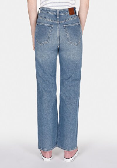 صورة من أزرق للنساء بناطيل