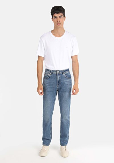 صورة من أزرق للرجال بناطيل