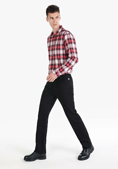 صورة من أسود للرجال بناطيل