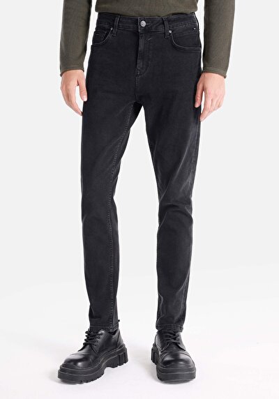 صورة من أسود للرجال بناطيل