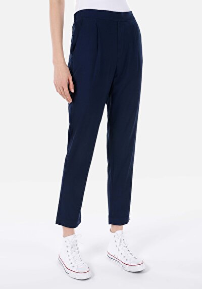 صورة من أزرق بحري للنساء بناطيل