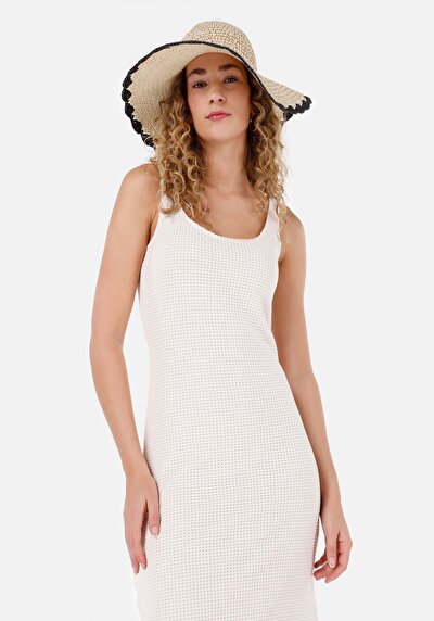 صورة من بيج فاتح للنساء فستان