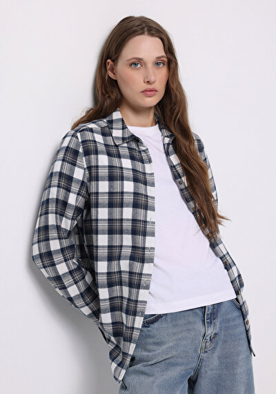 صورة من قميص عادي رقبة منقوشة نسائي أزرق كم طويل قميص