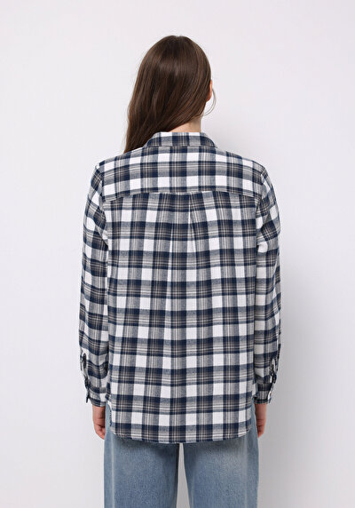 صورة من قميص عادي رقبة منقوشة نسائي أزرق كم طويل قميص