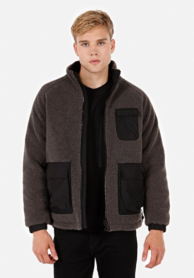 صورة من رمادي للرجال جاكيت