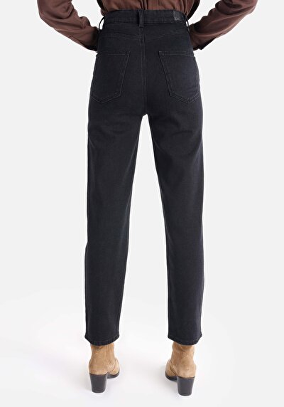 صورة من ساق مستقيمة نسائي جينز أسود