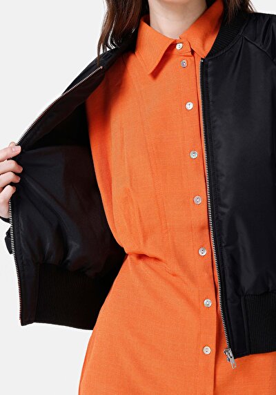 اعرض التفاصيل لـ   طوق مهيمن بسحاب معطف أسود نسائي