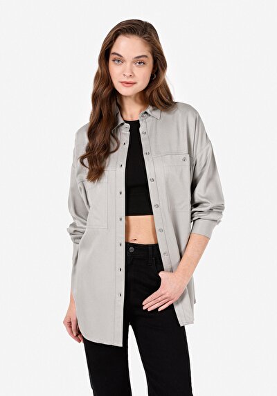 صورة من أخضر للنساء قميص  كم طويل