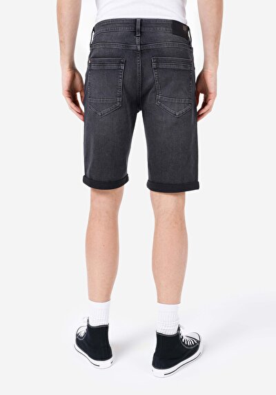 صورة من مستقيم خصر منخفض للرجال شورت جان أسود