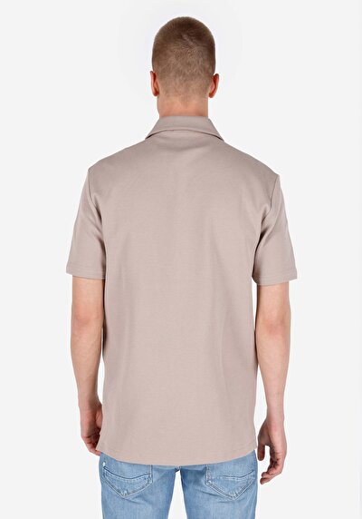 صورة من مريح قميص رقبة مستقيم رجالي بيج كم قصير تي شيرت