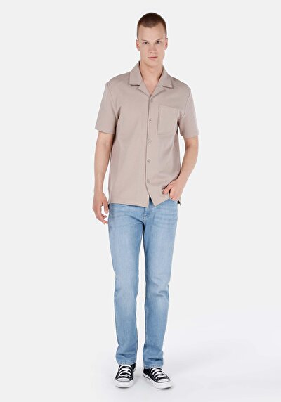 صورة من مريح قميص رقبة مستقيم رجالي بيج كم قصير تي شيرت