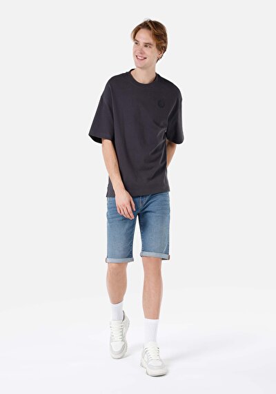 صورة من مستقيم  خصر منخفض للرجال الدنيم جينز شورت